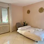Apartment Chic House Near The